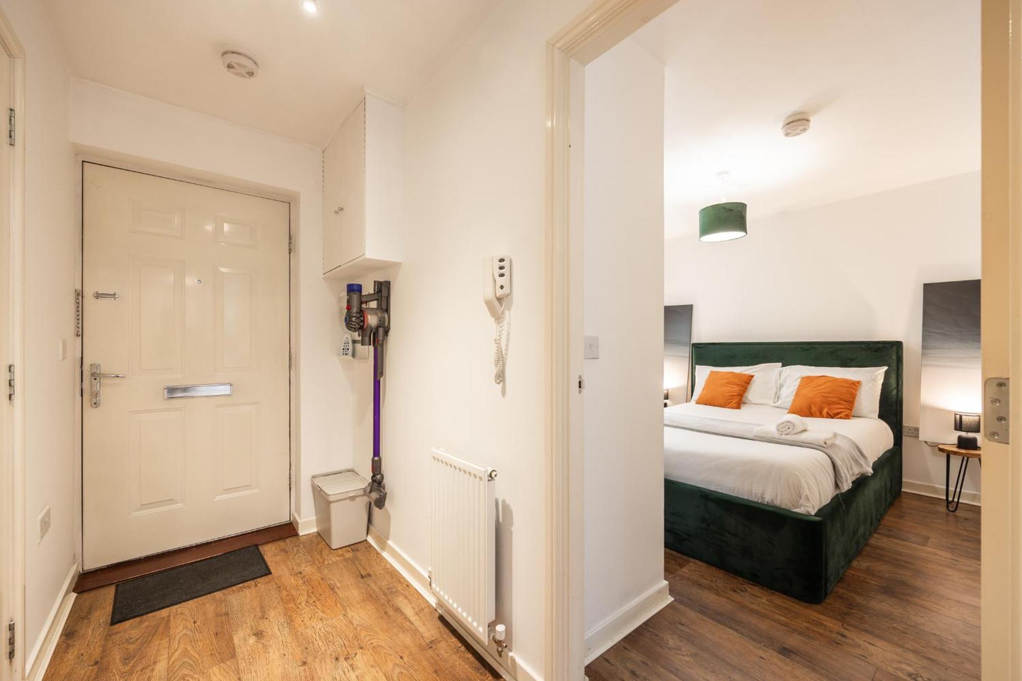 Inviting 1-bed Flat With Patio Near Lochend Park * Edinburgh