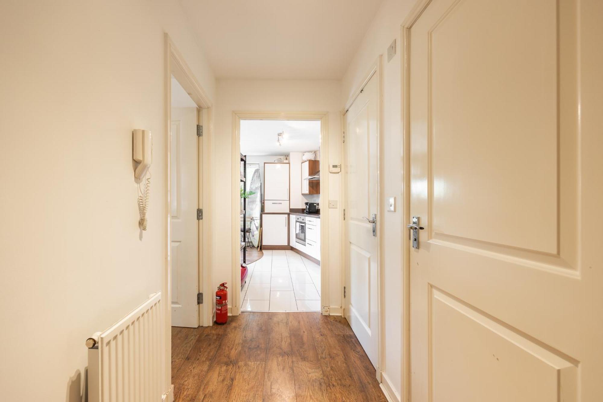 Apartment Inviting 1-bed Flat With Patio Near Lochend Park Edinburgh