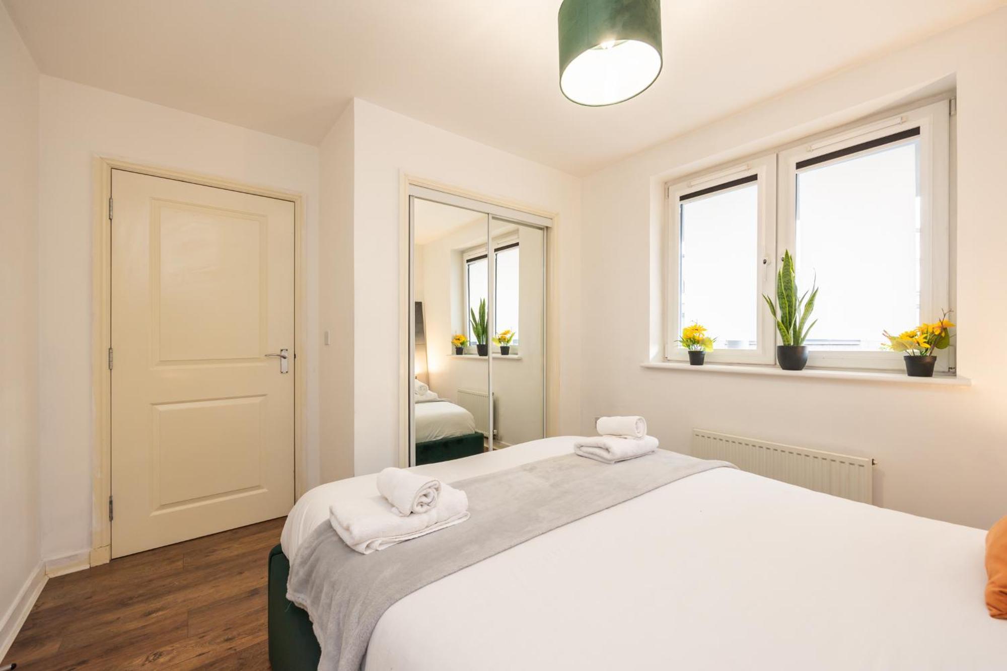 Inviting 1-bed Flat With Patio Near Lochend Park * Edinburgh
